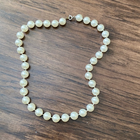 Beautiful pearls necklace - Picture 3 of 5